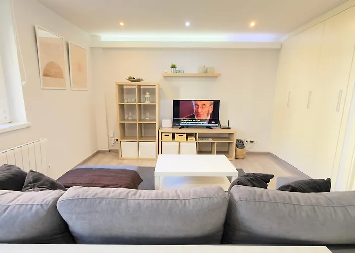 Avenida De Arteixo. Precioso Apartamento